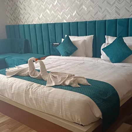Hotel Golden Peacock Харидвар Экстерьер фото